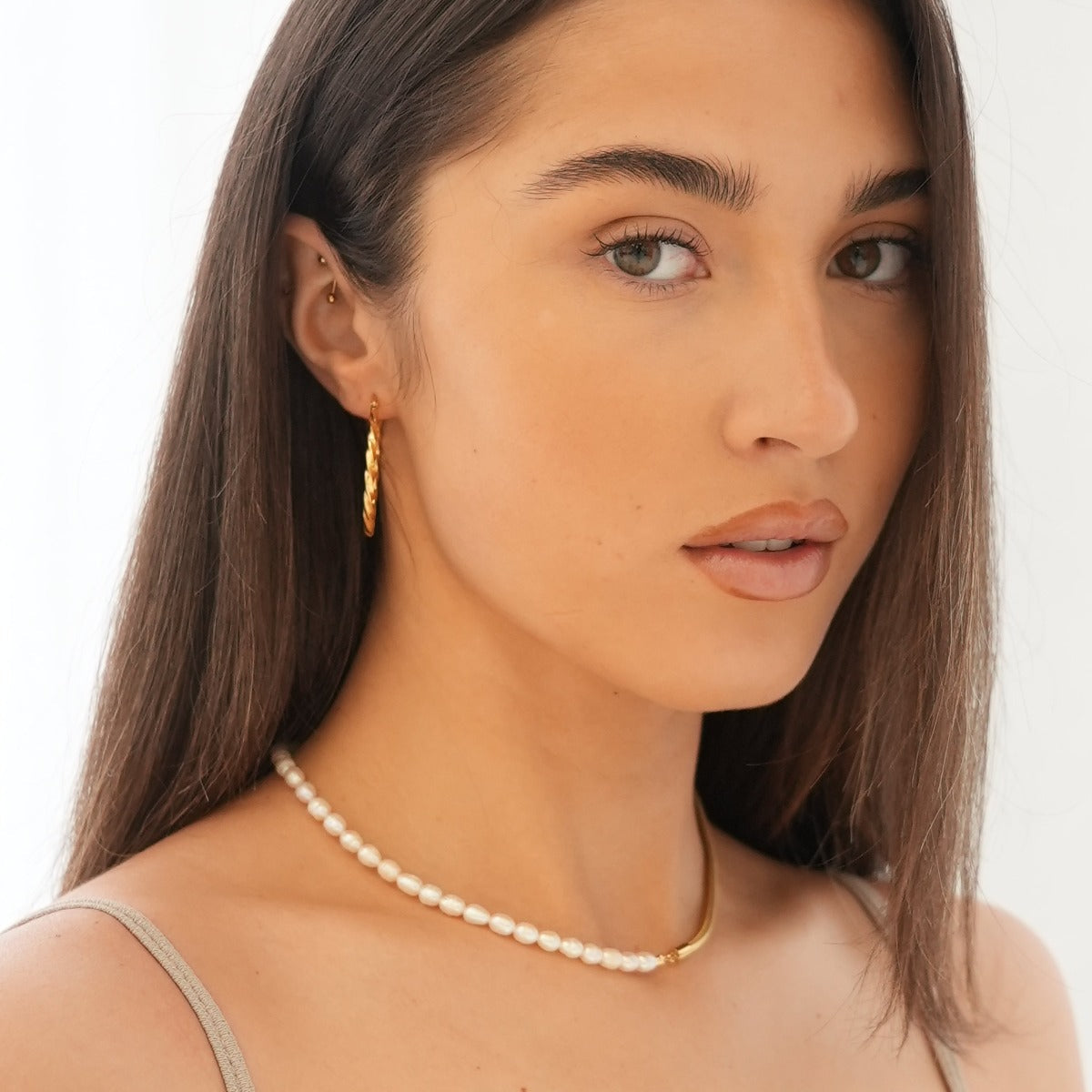 Rounded Snake Chain Pearl Necklace - Gold