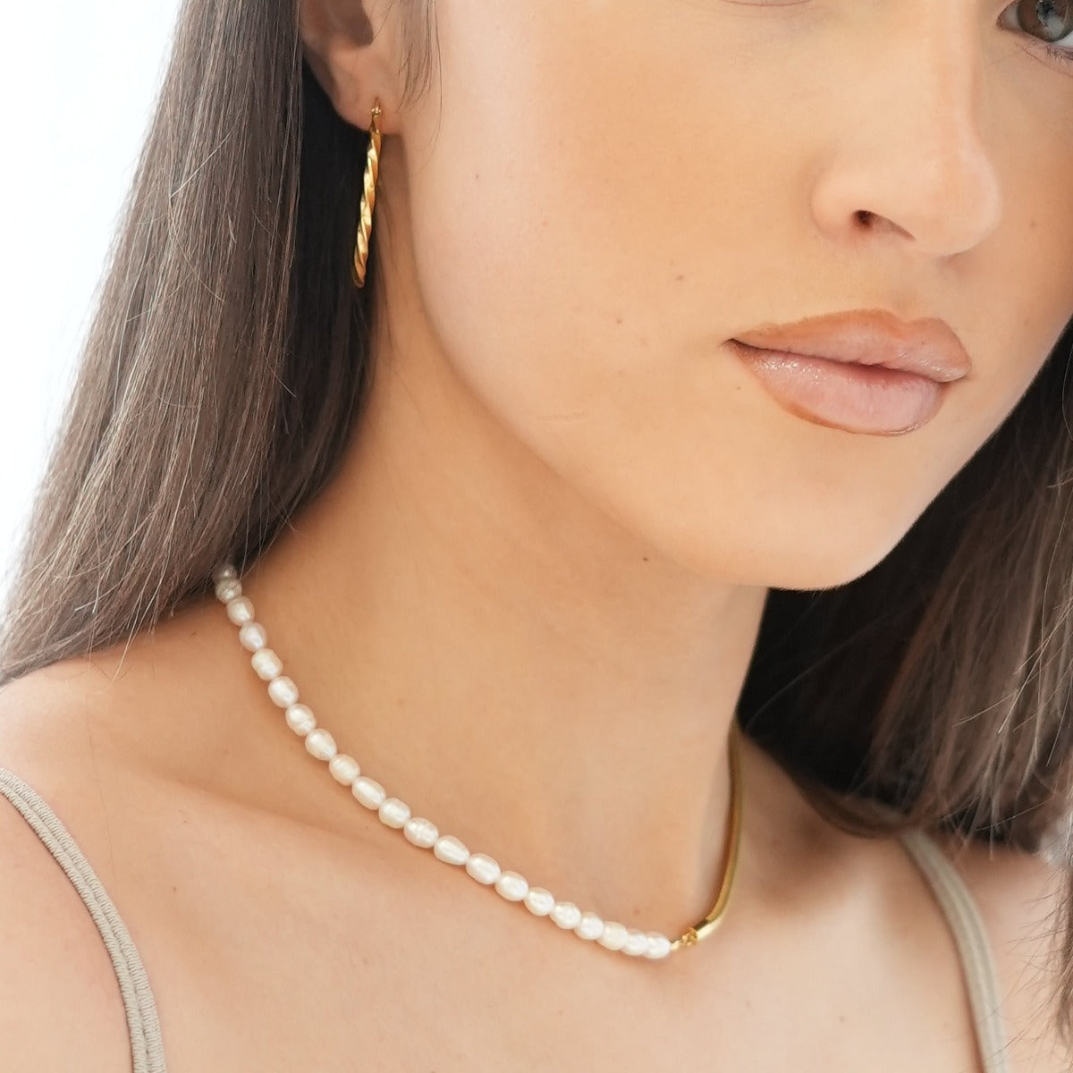 Rounded Snake Chain Pearl Necklace - Gold